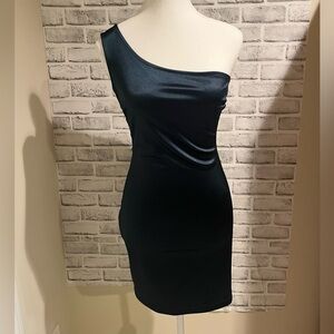 Formal teen Dress in dark green. Worn once and in almost perfect condition​
